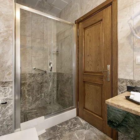 Perapolis Hotel