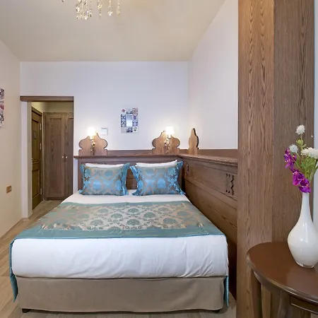 Hotel Perapolis 3*