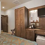 Ξενοδοχείο Perapolis 3*